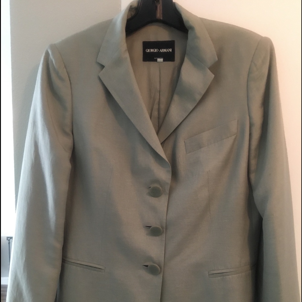 Georgia Armani silk/linen suit
Light Gray